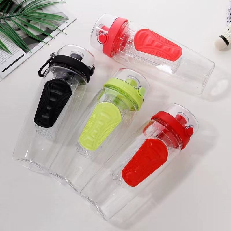 A Customized logo 32oz Sport Plastic Water Bottle Without BPA Free with a Fruit Filter