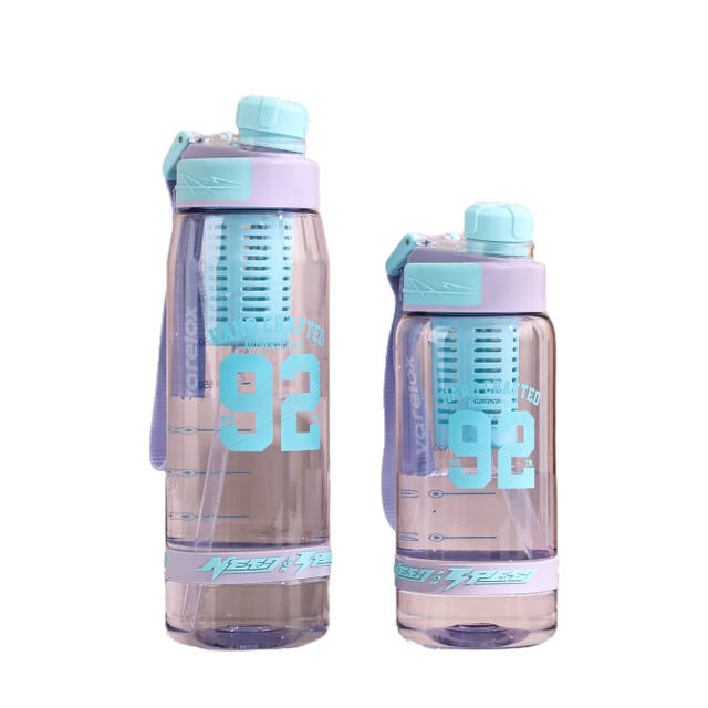 High Quality 25oz Sport Plastic Water Bottle with Tea Strainers and Straws for Wholesale