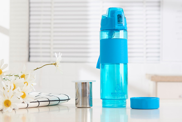 650 ml Filtered Water Bottle Plastic Water with Silicone Sleeve Grip