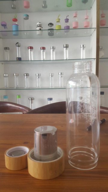 550ML Promotion Borosilicate Glass Recycled Water Bottle with Stainless Steel Filter Drinking Glass Water Bottle Tea Infuser