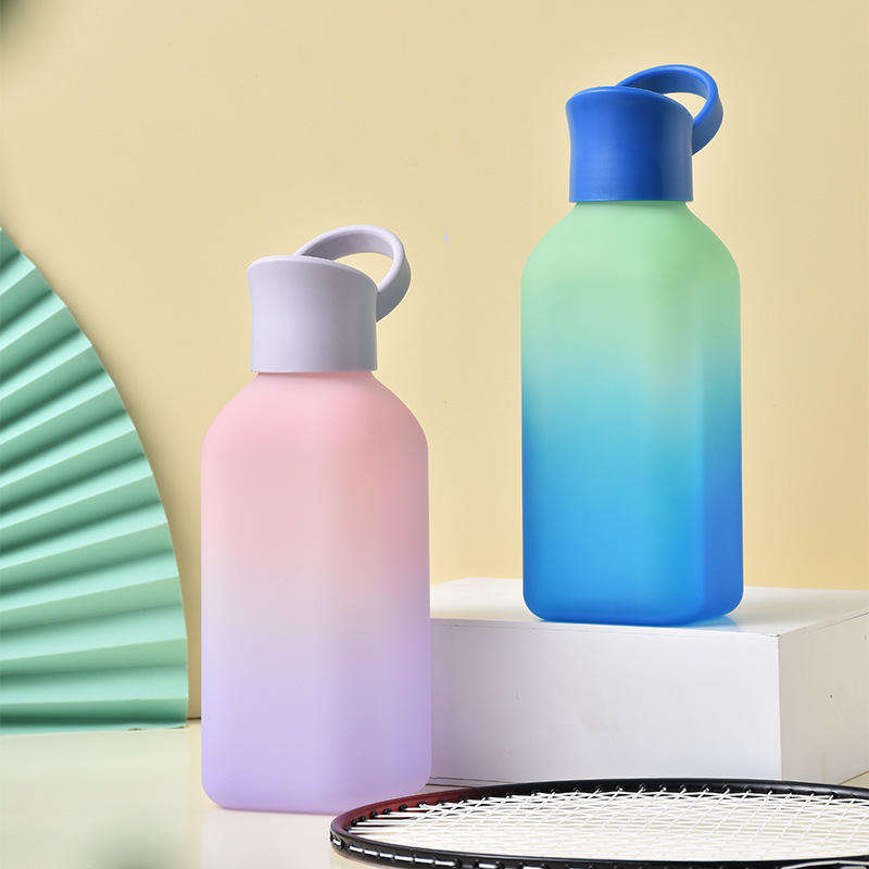 Custom logo and Color Direct Drinking with Handle Plastic Water Bottle Gradient Color square Water Cup