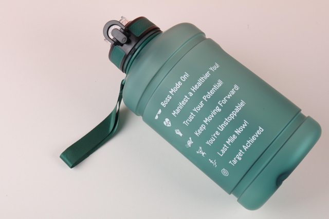 Custom Half Gallon Motivational Sport Bottles Custom Logo Bottles with Straw Lid PETG Plastic Water Bottles with Time Marker