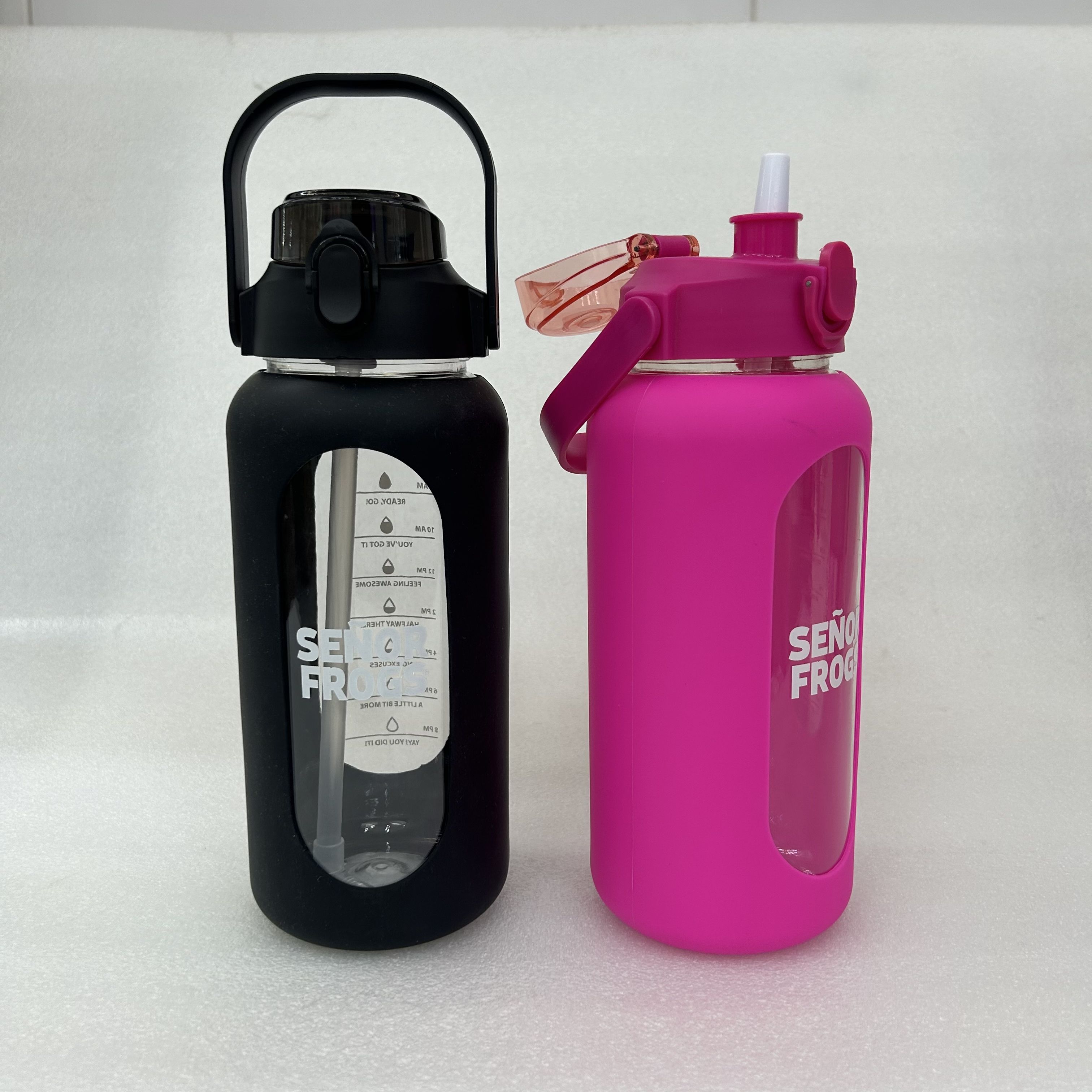 Christmas Gifts 64oz Tumbler with Handle Water Tumbler Customized Portable Plastic Water Bottle With Pop up Straw