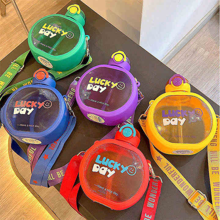 Custom Anti Fall Leak Proof Portable Kawaii Round Flat 700ml Tritan Plastic Water Bottles With Strap Straw for Kids Girl