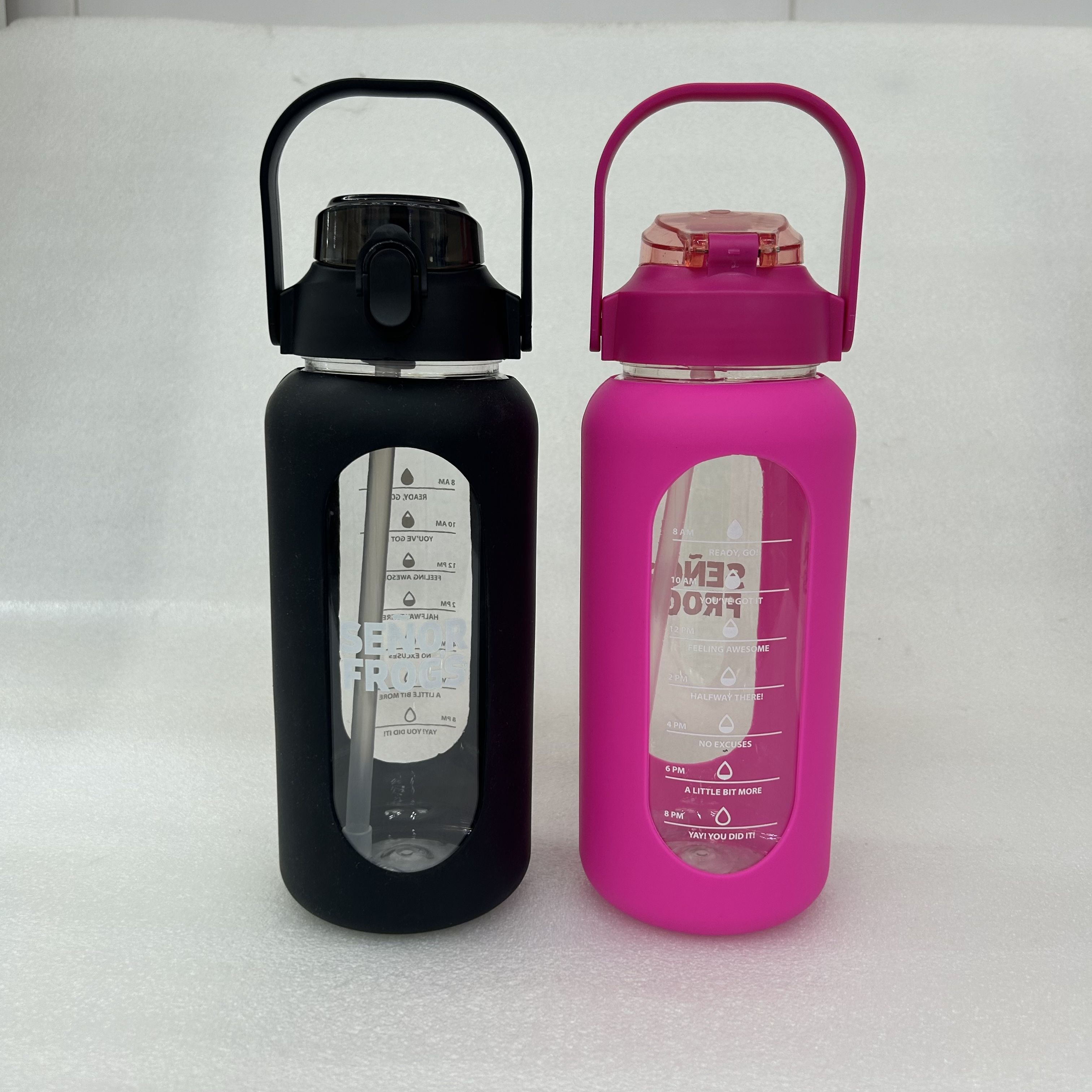 Christmas Gifts 64oz Tumbler with Handle Water Tumbler Customized Portable Plastic Water Bottle With Pop up Straw