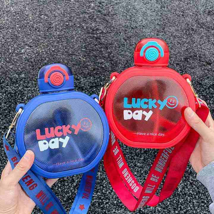 Custom Anti Fall Leak Proof Portable Kawaii Round Flat 700ml Tritan Plastic Water Bottles With Strap Straw for Kids Girl