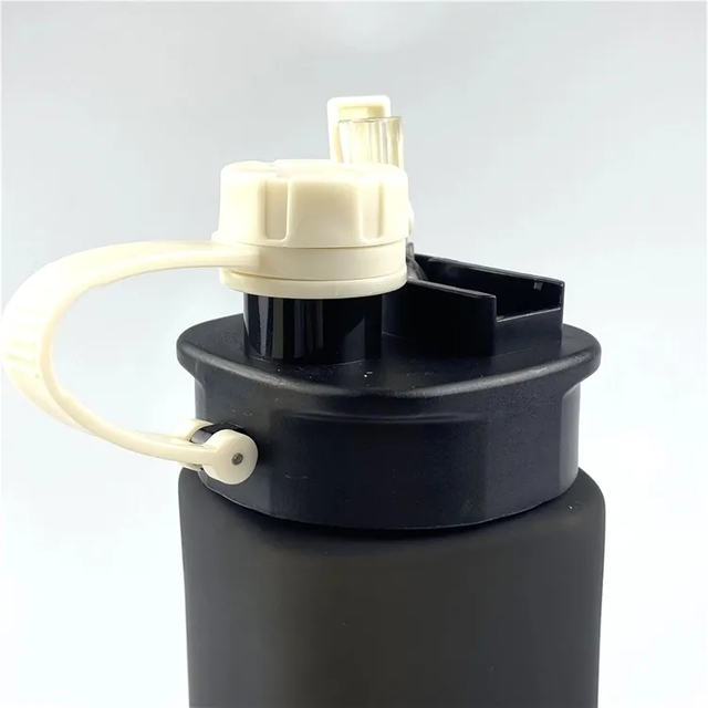 Wholesale Custom Logo 22oz Leakproof BPA Free Fitness Sports Plastic Water Bottle Customize logo and Color