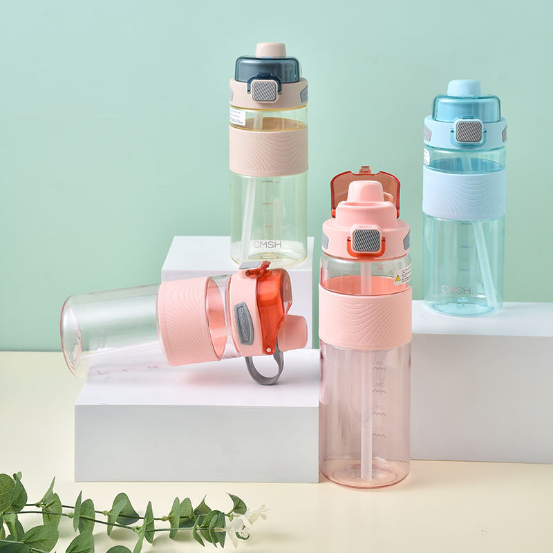 Wholesale 700ml 1000ml BPA Free Plastic Sport Water Bottle with Chug Lid & Straw with Silicone Sleeve Outdoor Water Bottle