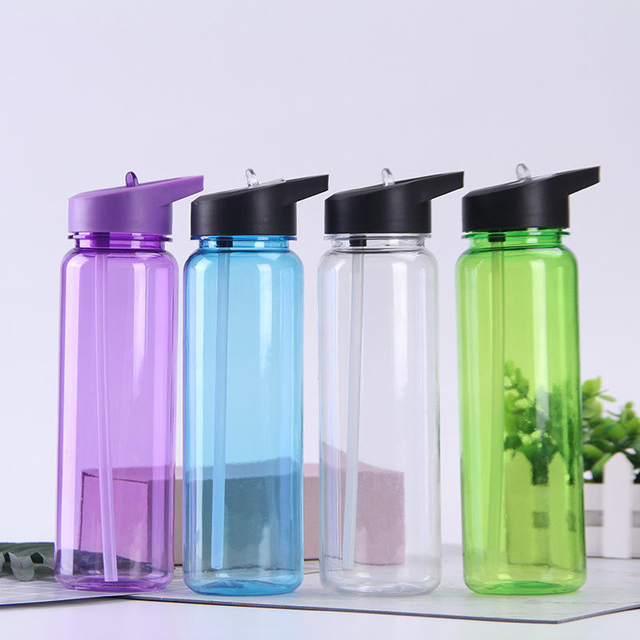Wholesale 24oz Colored Clear Sustainable Large Capacity Portable Sport Water Tumbler Plastic Water Bottles with Jugs and Hooks