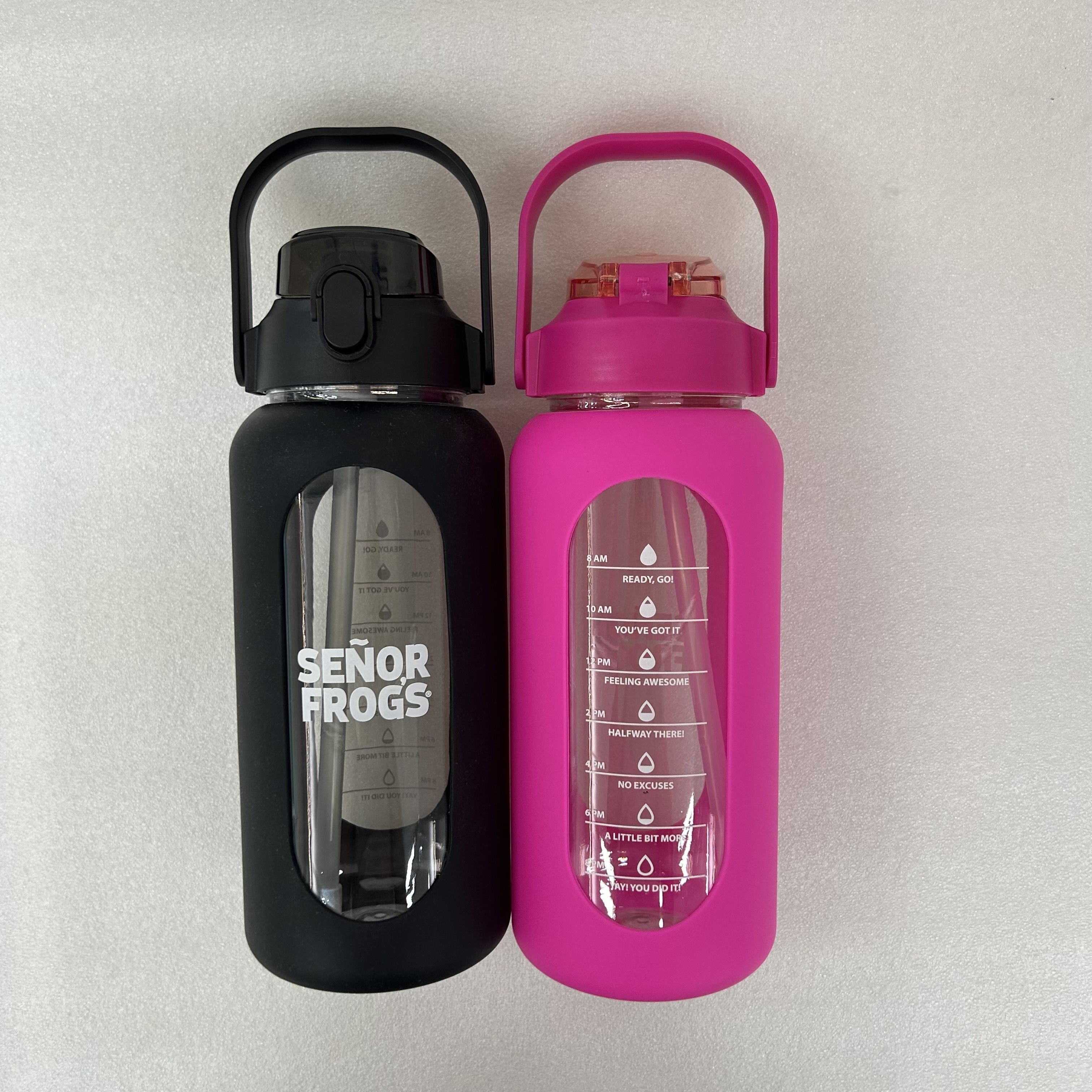 Christmas Gifts 64oz Tumbler with Handle Water Tumbler Customized Portable Plastic Water Bottle With Pop up Straw