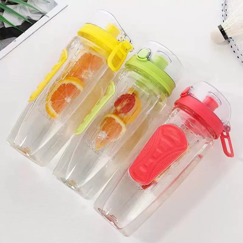A Customized logo 32oz Sport Plastic Water Bottle Without BPA Free with a Fruit Filter