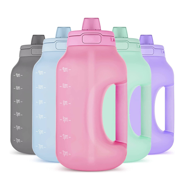 64oz Leak Proof Sports Plastic Gallon Water Bottle with Straw Gym Water Jug Custom Packing and logo