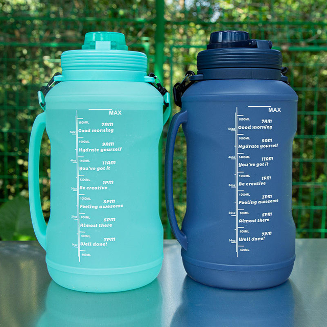 BPA Free 2L Large Capacity Collapsible Silicone Sports Water Bottle With Straw and Time Marker