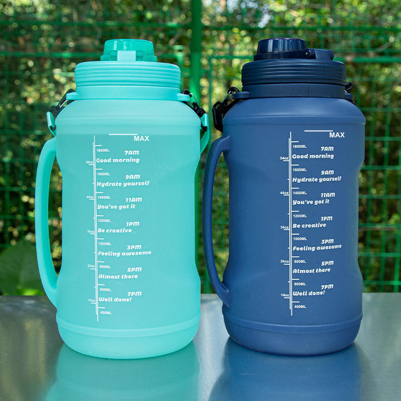 BPA Free 2L Large Capacity Collapsible Silicone Sports Water Bottle With Straw and Time Marker