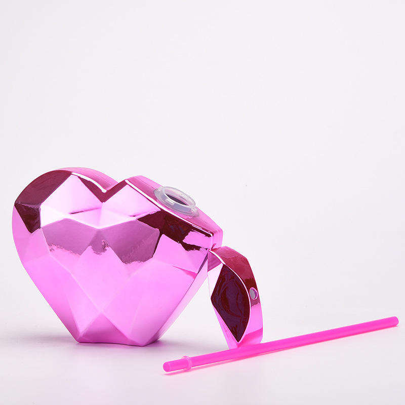 600ml Heart Shaped Picnic High Value Water Cup Girls Outdoor Portable Bottle with Straw and Lid