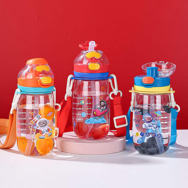 Custom logo Children's Water Cup One Touch Flip Top Water Bottle Plastic Straw Cup with a Shoulder Strap Plastic Cup for Kids