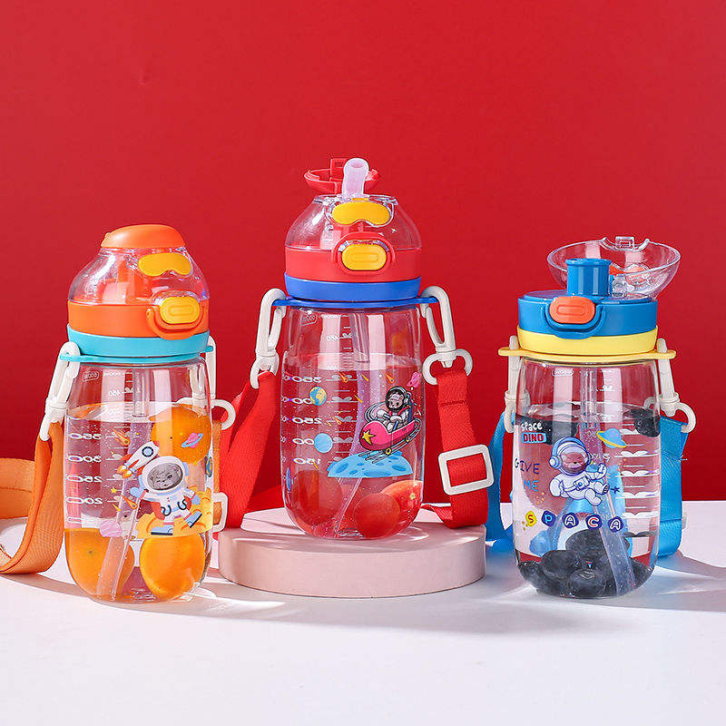 Custom logo Children's Water Cup One Touch Flip Top Water Bottle Plastic Straw Cup with a Shoulder Strap Plastic Cup for Kids