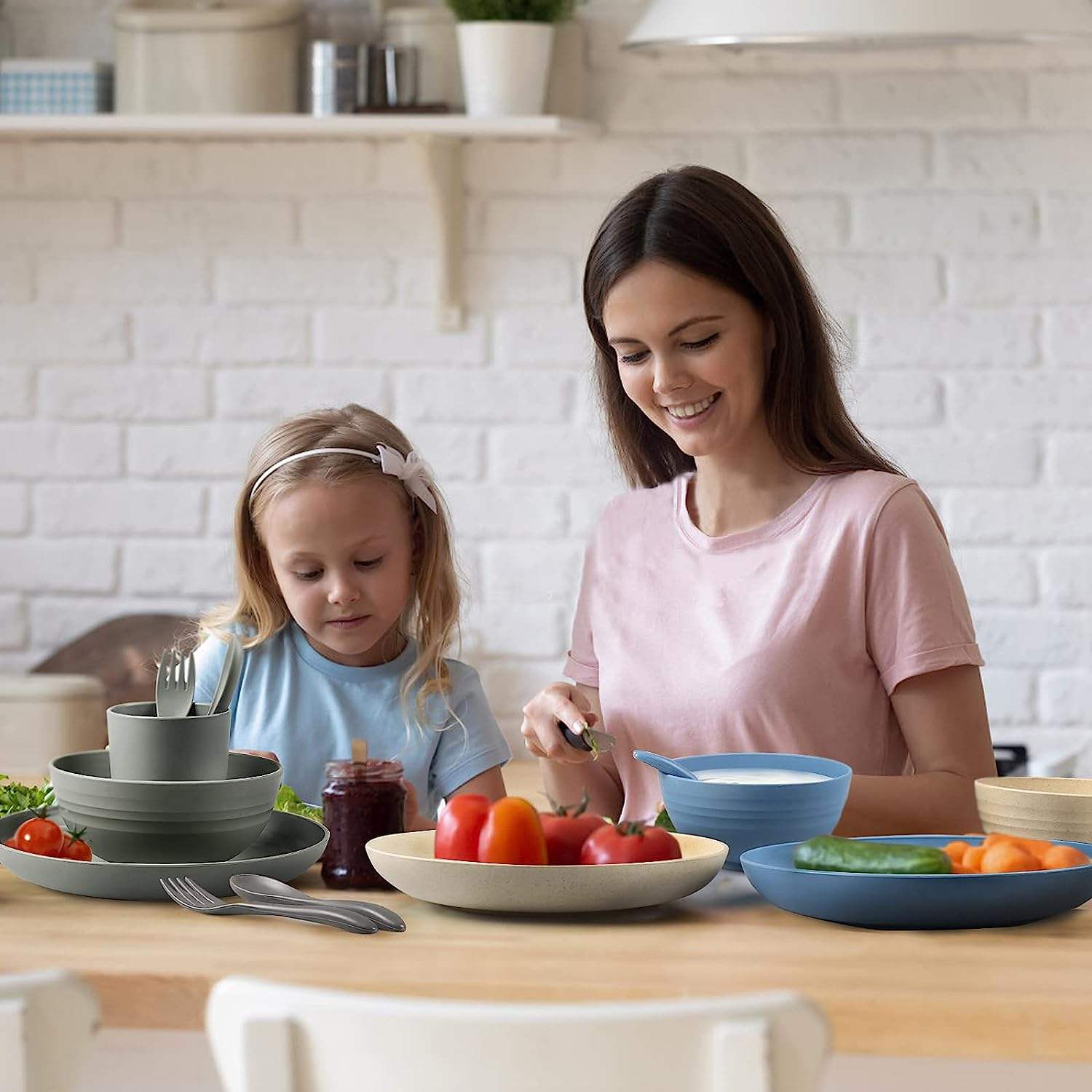 Rpet Plastic Bowl with Plate Is a Classic Design to Suit Your Vintage Kidtchen