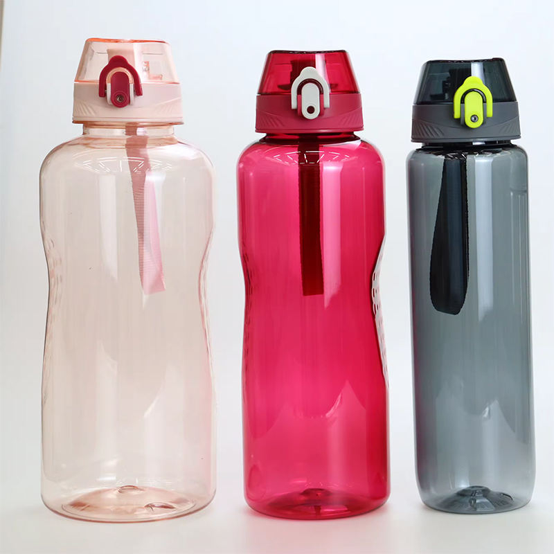 High Quality 0.7L 1.5L 2.2L Eco Friendly Transparent Tritan Plastic Water Bottle With Strap