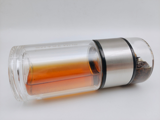 Custom Colored Double Wall Borosilicate Glass Tea Infuser Bottle clear Diffuser Fruit Infuser Water Bottle with logo