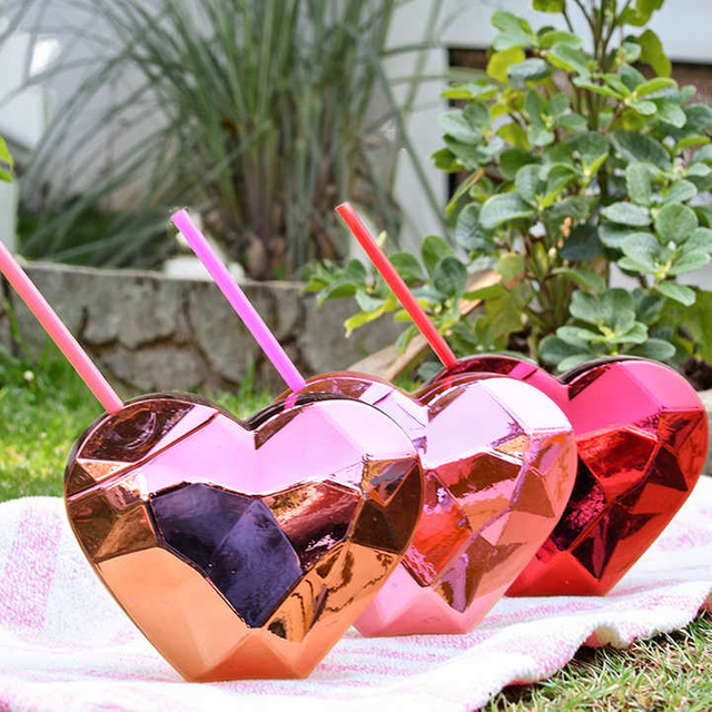 21oz Reusable BPA Free Camping Plastic Lids Custom Colors Cute Party Sparkly Heart Shape Cups