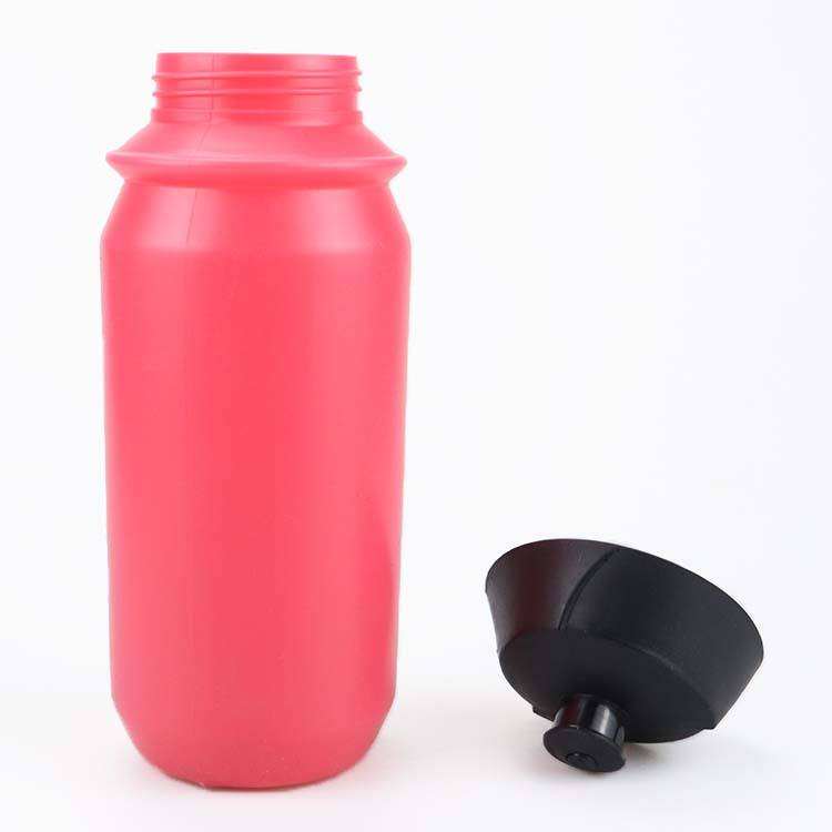 22oz Hot Sale Sport &bike Squeeze Bottle Small Capacity Water Bottle Leak-proof with Top Lid for Men and Women