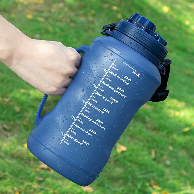 BPA Free 2L Large Capacity Collapsible Silicone Sports Water Bottle With Straw and Time Marker