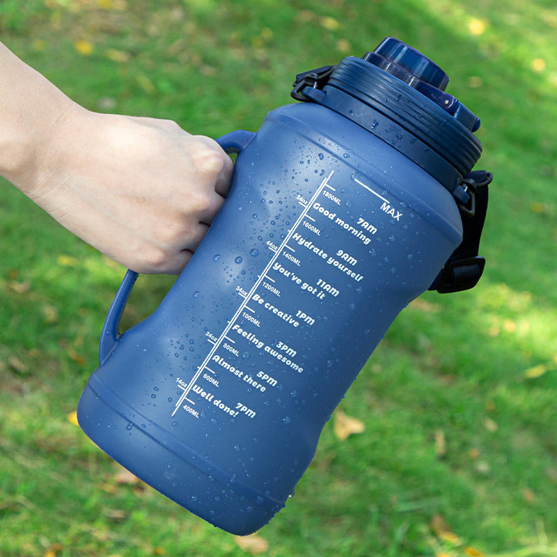 BPA Free 2L Large Capacity Collapsible Silicone Sports Water Bottle With Straw and Time Marker
